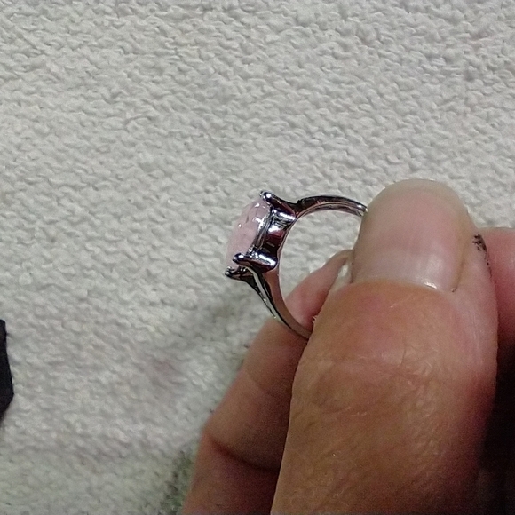 Silvertone pink 🩷 crystal 🔮 ring 💍8 - Picture 3 of 5